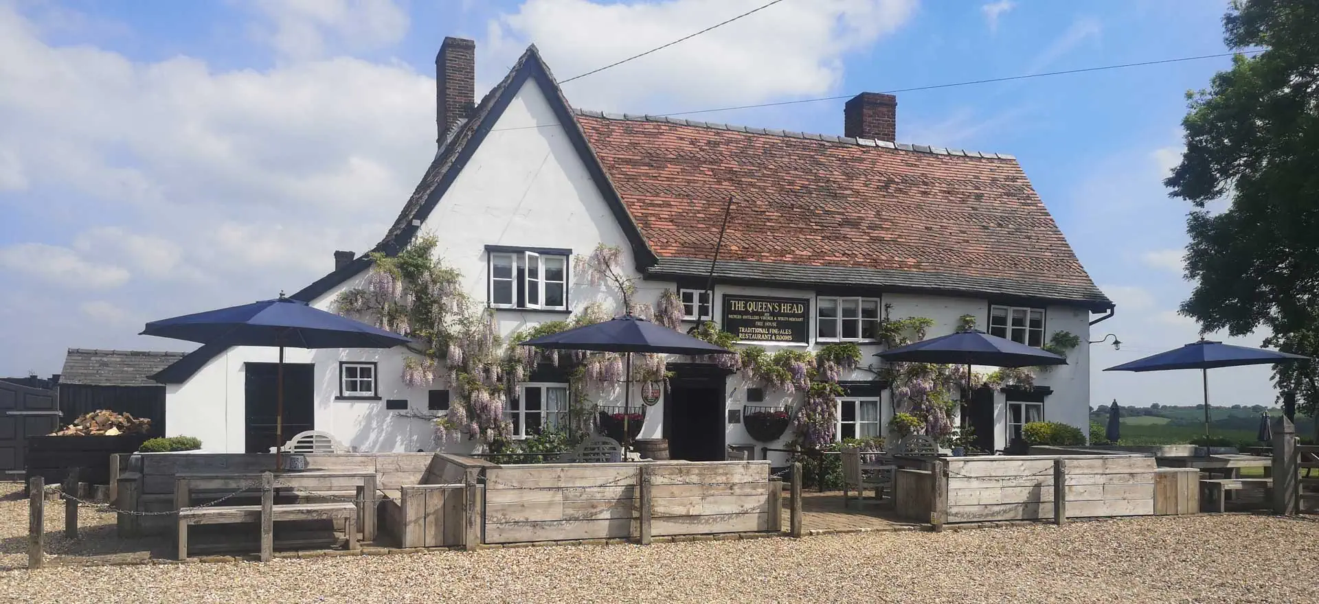 Website redesign for Hawkedon Queen Country Pub by Mdsign